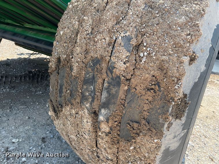 image for item ME9804 John Deere 568 Mega Wide Plus  round baler