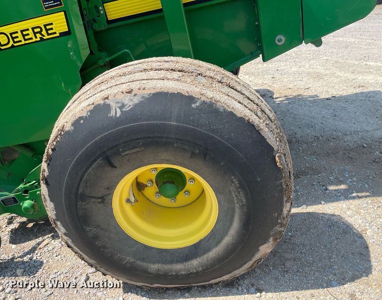 image for item ME9804 John Deere 568 Mega Wide Plus  round baler