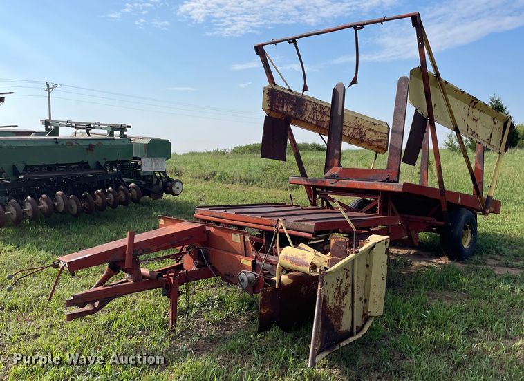 image for item ME9840 New Holland Stackliner 1000  bale stacker