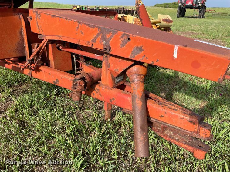 image for item ME9840 New Holland Stackliner 1000  bale stacker