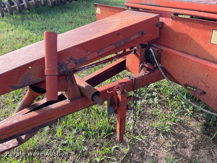 image for item ME9840 New Holland Stackliner 1000  bale stacker