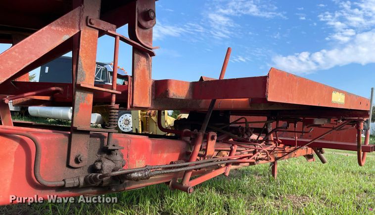 image for item ME9840 New Holland Stackliner 1000  bale stacker