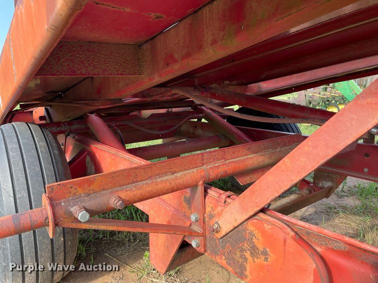 image for item ME9840 New Holland Stackliner 1000  bale stacker