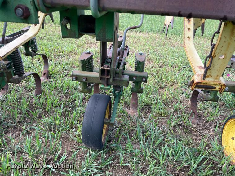 image for item ME9841 John Deere 825  row crop cultivator