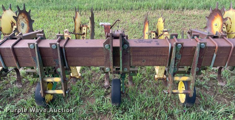 image for item ME9841 John Deere 825  row crop cultivator