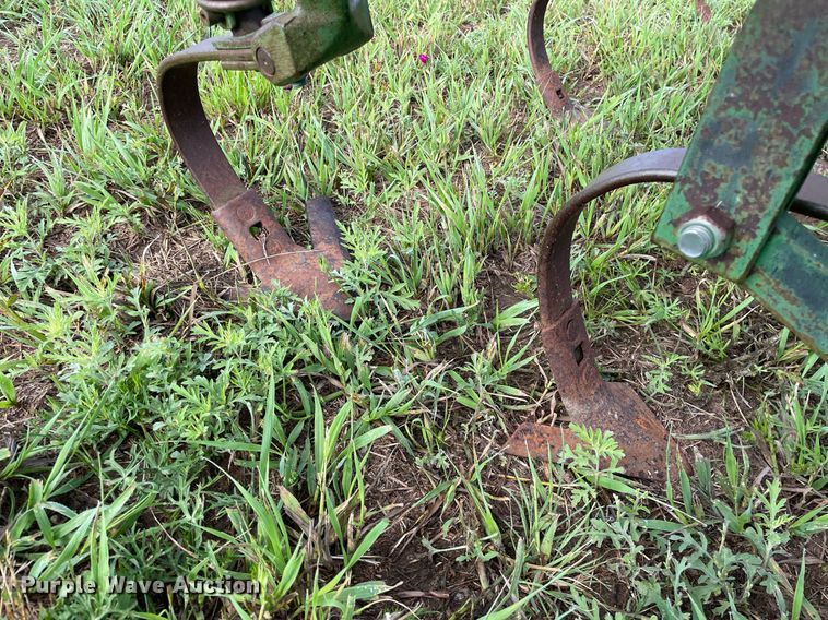 image for item ME9841 John Deere 825  row crop cultivator