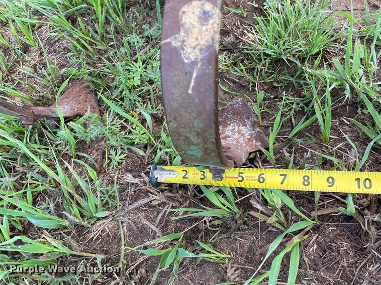 image for item ME9841 John Deere 825  row crop cultivator