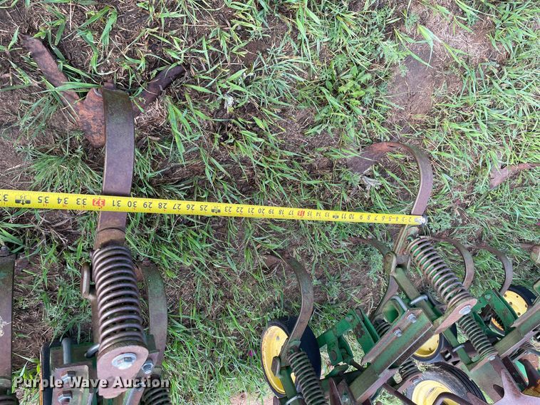 image for item ME9841 John Deere 825  row crop cultivator