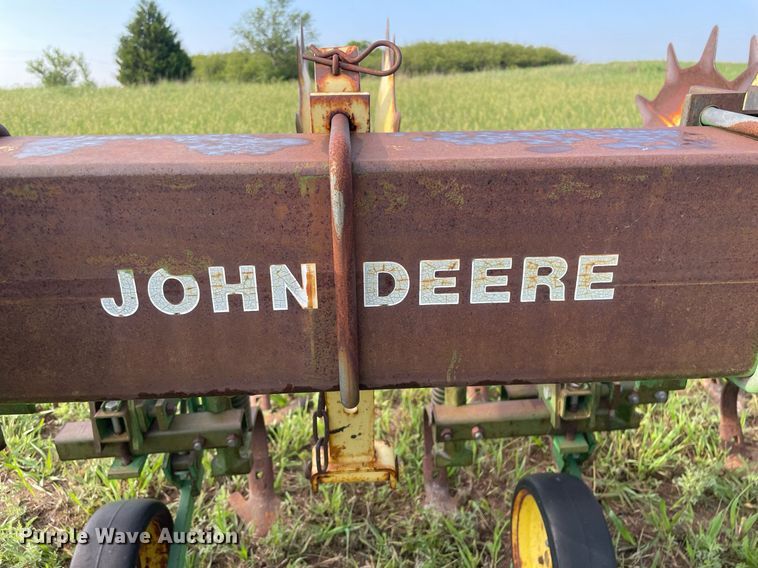 image for item ME9841 John Deere 825  row crop cultivator