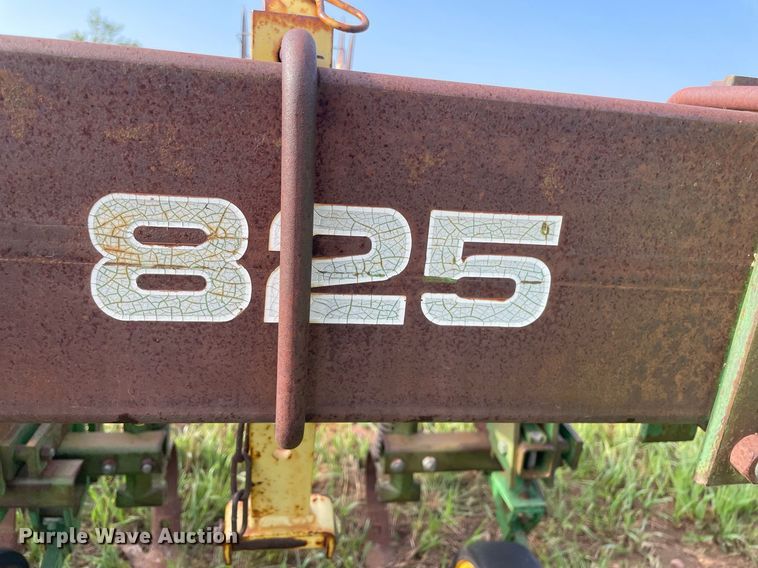 image for item ME9841 John Deere 825  row crop cultivator