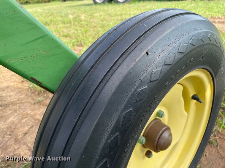 image for item ME9841 John Deere 825  row crop cultivator