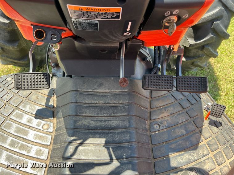 image for item MF9964 Kubota M8560  MFWD tractor