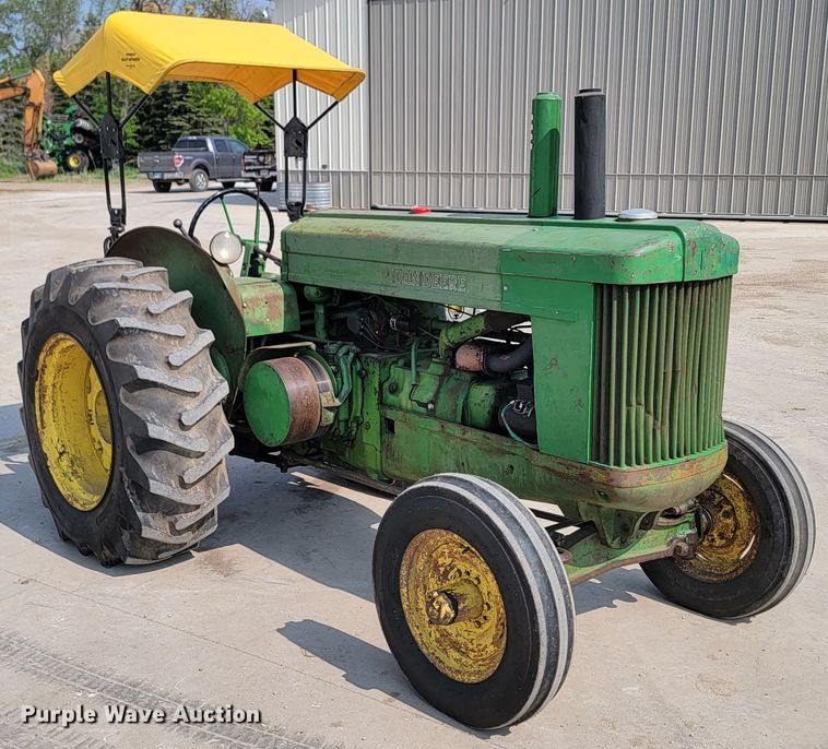 image for item ML9402 1952 John Deere AR  tractor