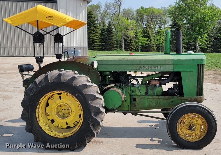 image for item ML9402 1952 John Deere AR  tractor