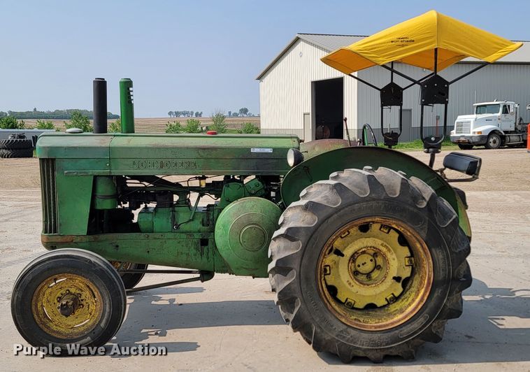 image for item ML9402 1952 John Deere AR  tractor