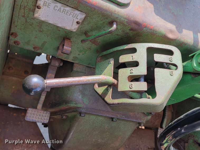 image for item ML9402 1952 John Deere AR  tractor