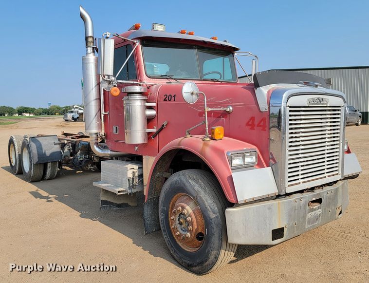 image for item ML9407 1992 Freightliner FLD 120  truck cab and chassis