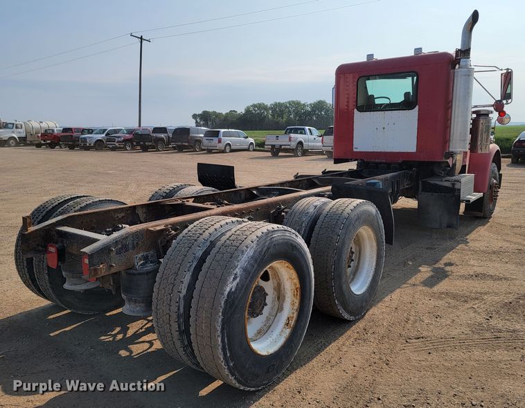 image for item ML9407 1992 Freightliner FLD 120  truck cab and chassis