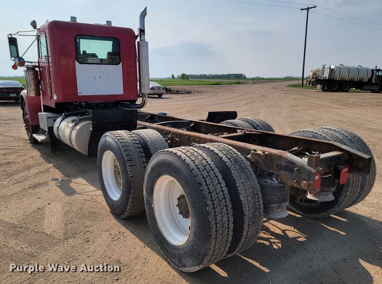 image for item ML9407 1992 Freightliner FLD 120  truck cab and chassis