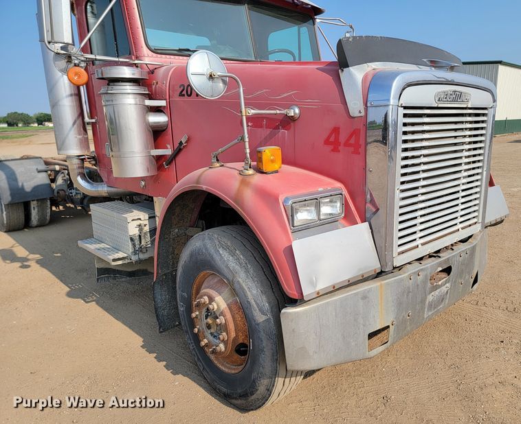 image for item ML9407 1992 Freightliner FLD 120  truck cab and chassis