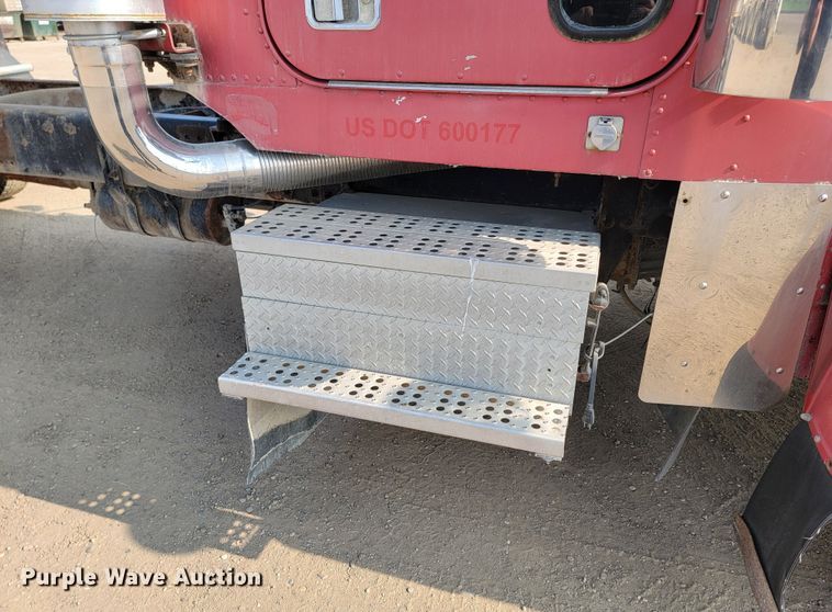 image for item ML9407 1992 Freightliner FLD 120  truck cab and chassis