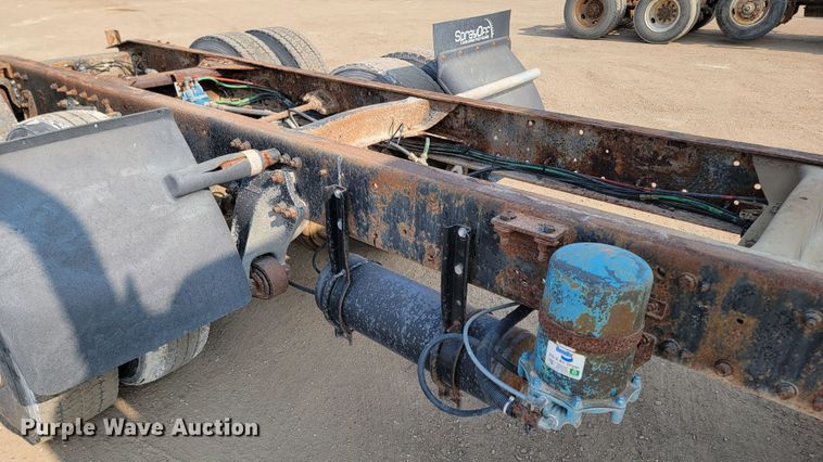 image for item ML9407 1992 Freightliner FLD 120  truck cab and chassis