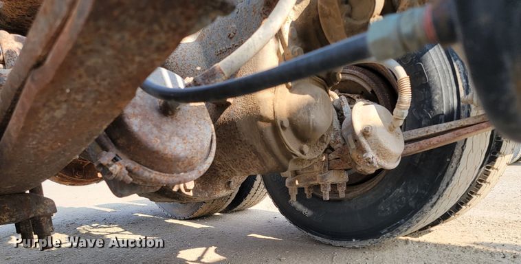 image for item ML9407 1992 Freightliner FLD 120  truck cab and chassis