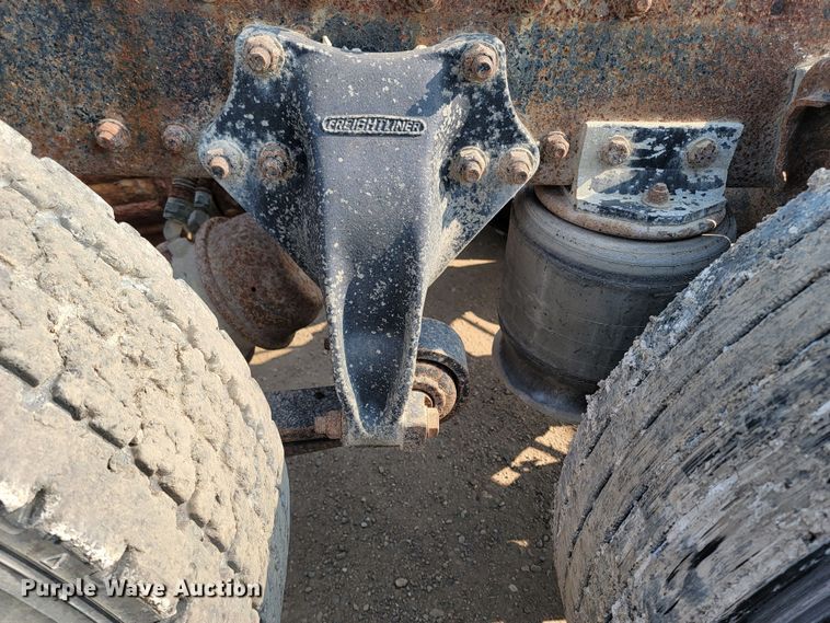 image for item ML9407 1992 Freightliner FLD 120  truck cab and chassis