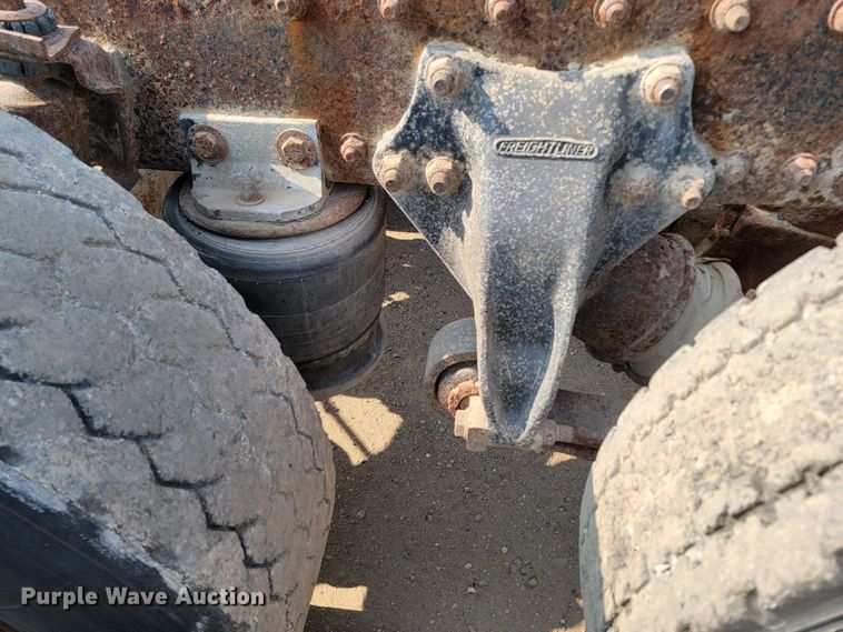 image for item ML9407 1992 Freightliner FLD 120  truck cab and chassis