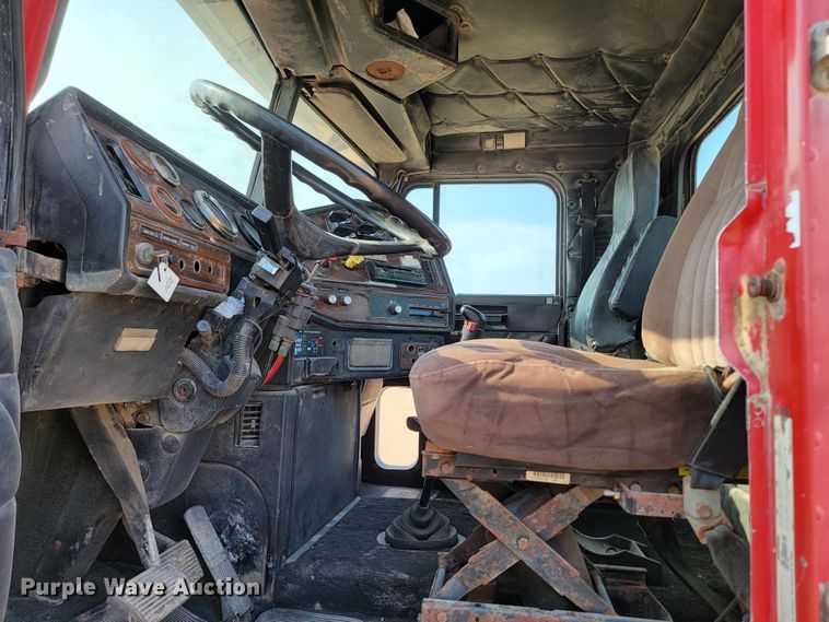 image for item ML9407 1992 Freightliner FLD 120  truck cab and chassis