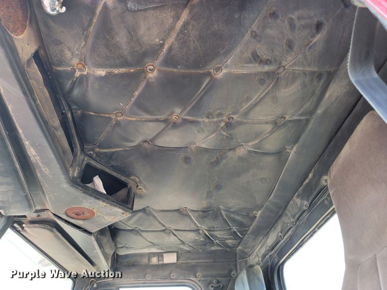 image for item ML9407 1992 Freightliner FLD 120  truck cab and chassis