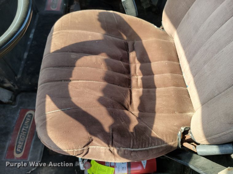 image for item ML9407 1992 Freightliner FLD 120  truck cab and chassis