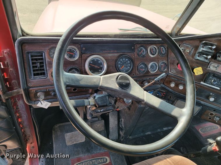 image for item ML9407 1992 Freightliner FLD 120  truck cab and chassis