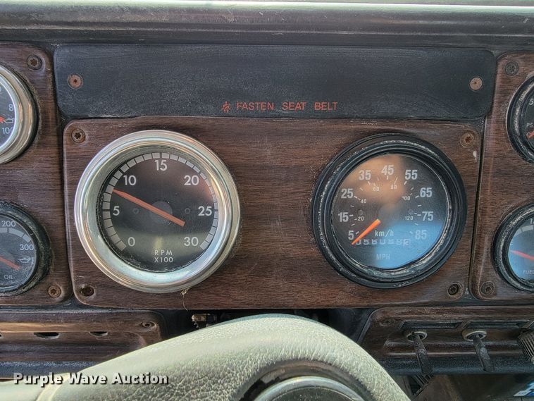 image for item ML9407 1992 Freightliner FLD 120  truck cab and chassis