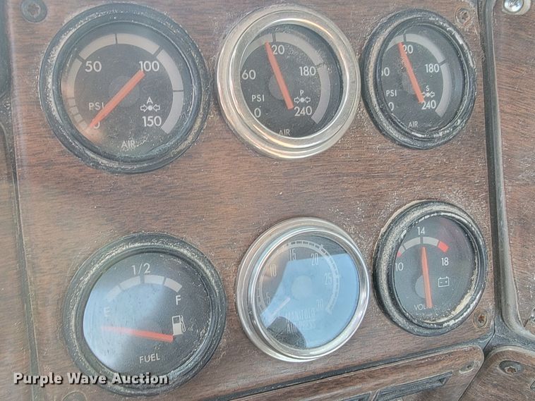 image for item ML9407 1992 Freightliner FLD 120  truck cab and chassis