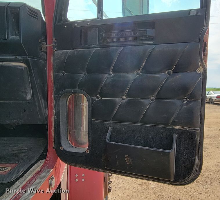 image for item ML9407 1992 Freightliner FLD 120  truck cab and chassis