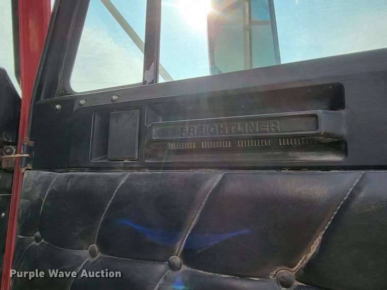 image for item ML9407 1992 Freightliner FLD 120  truck cab and chassis