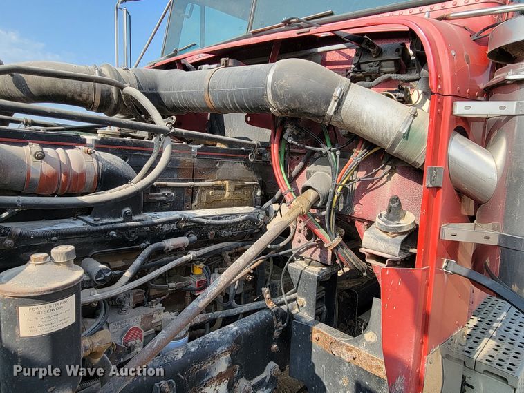 image for item ML9407 1992 Freightliner FLD 120  truck cab and chassis