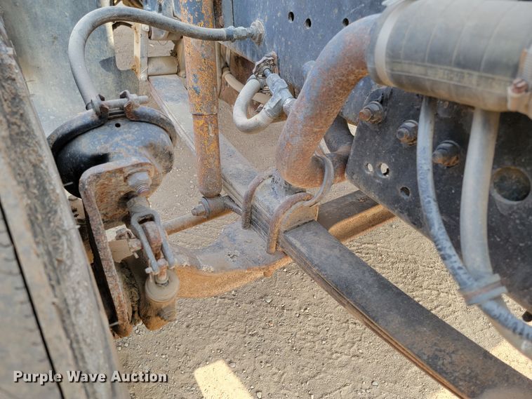 image for item ML9407 1992 Freightliner FLD 120  truck cab and chassis