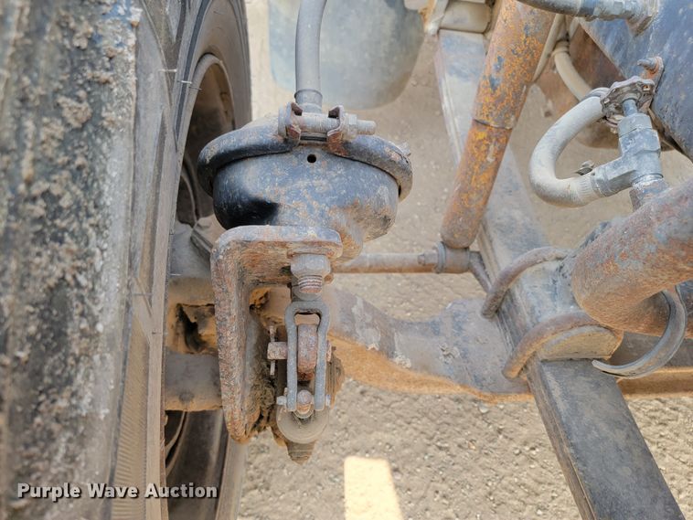 image for item ML9407 1992 Freightliner FLD 120  truck cab and chassis