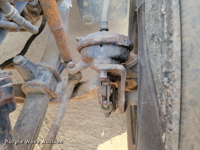 image for item ML9407 1992 Freightliner FLD 120  truck cab and chassis