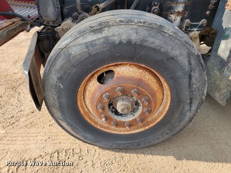 image for item ML9407 1992 Freightliner FLD 120  truck cab and chassis