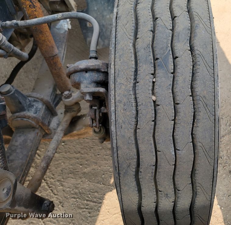 image for item ML9407 1992 Freightliner FLD 120  truck cab and chassis