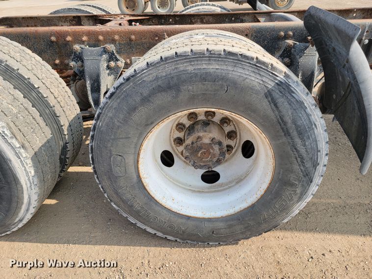 image for item ML9407 1992 Freightliner FLD 120  truck cab and chassis