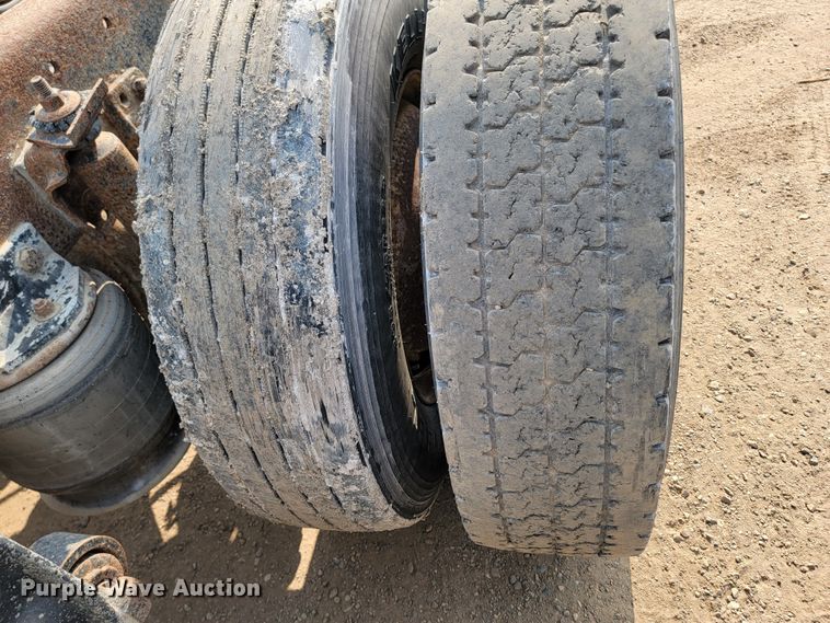 image for item ML9407 1992 Freightliner FLD 120  truck cab and chassis