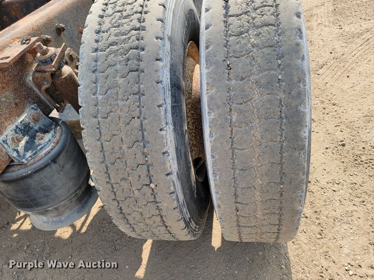 image for item ML9407 1992 Freightliner FLD 120  truck cab and chassis