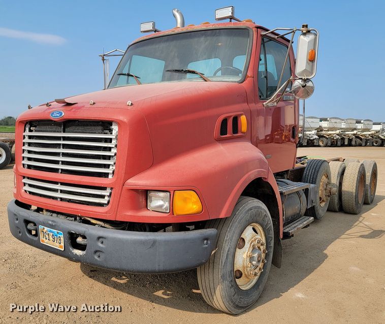 image for item ML9408 1997 Ford Louisville  truck cab and chassis