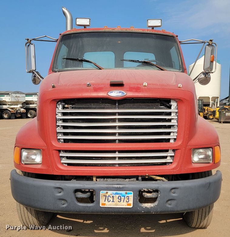 image for item ML9408 1997 Ford Louisville  truck cab and chassis