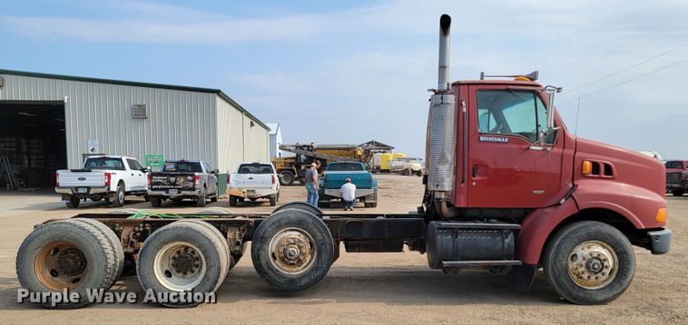 image for item ML9408 1997 Ford Louisville  truck cab and chassis
