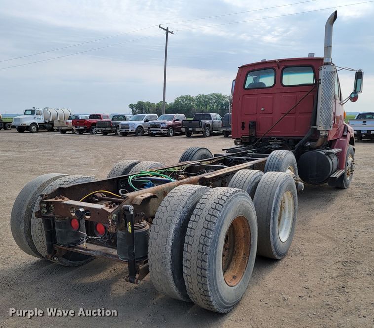 image for item ML9408 1997 Ford Louisville  truck cab and chassis